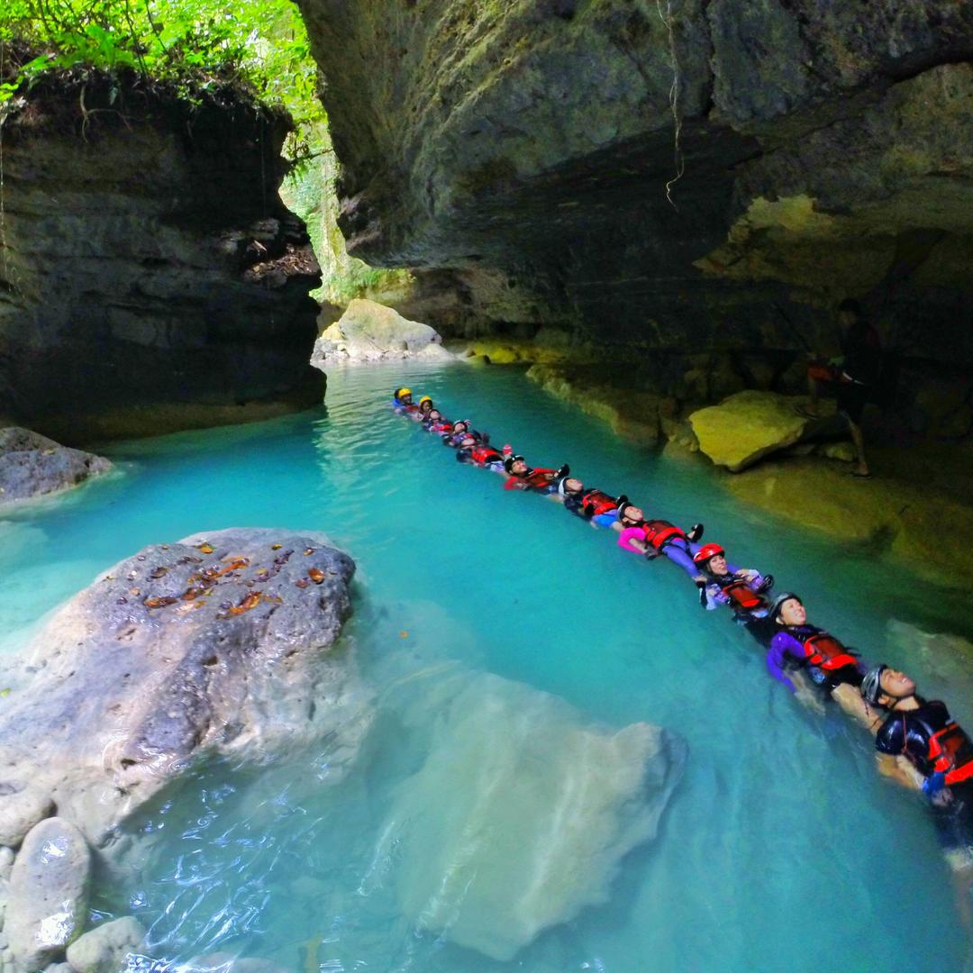 Kawasan Falls,cebu guide,cebu blog,cebu island travel guide,cebu travel blog,cebu travel guide,cebu trip blog (1)