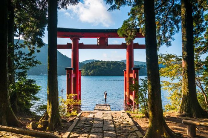 Hakone-shrine torri gate ,hakone travel blog,hakone travel guide,hakone blog,2 days in hakone,hakone 2 day itinerary