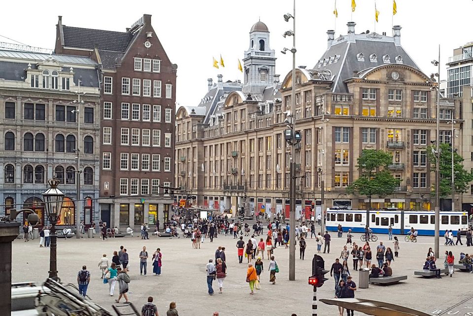 amsterdam Dam Square,amsterdam blog,amsterdam travel blog,amsterdam travel guide blog,amsterdam city guide,
