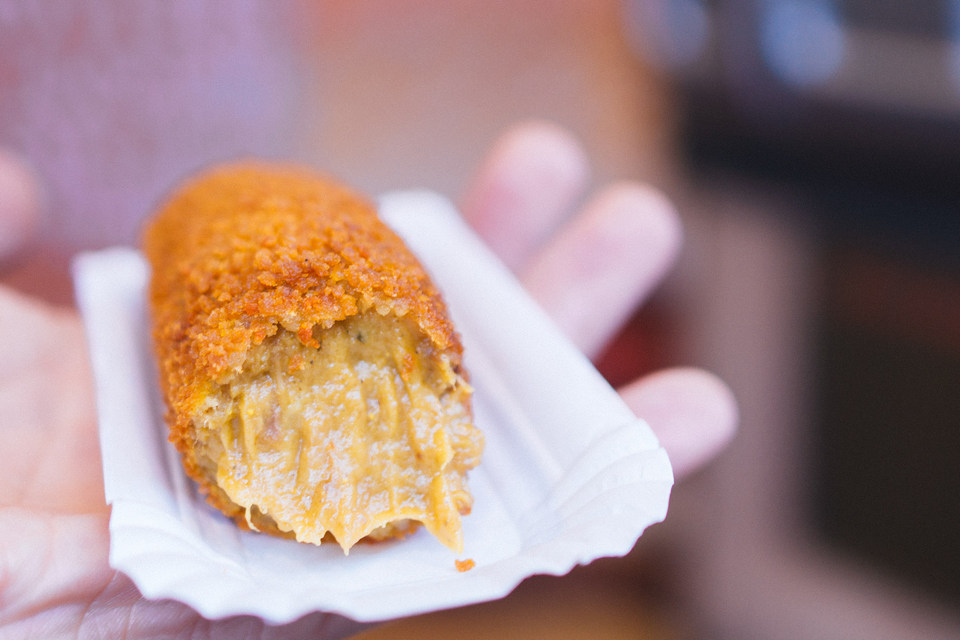 amsterdam-smullers-febo-fast-food-vending-machine-automatiek-croquette-burger-fries-15