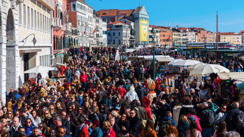 venice crowded