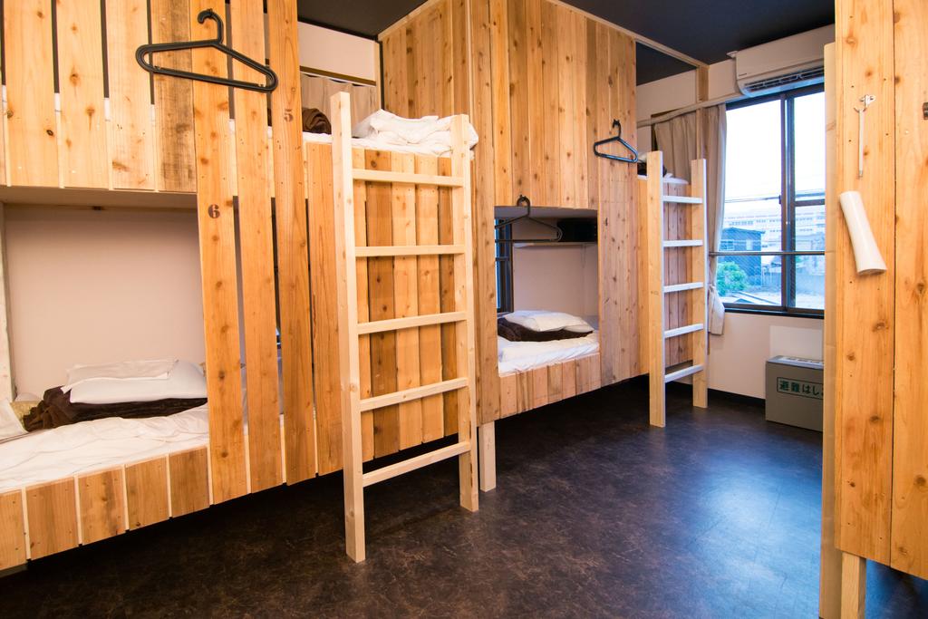 Tonagi Hostel & Café
