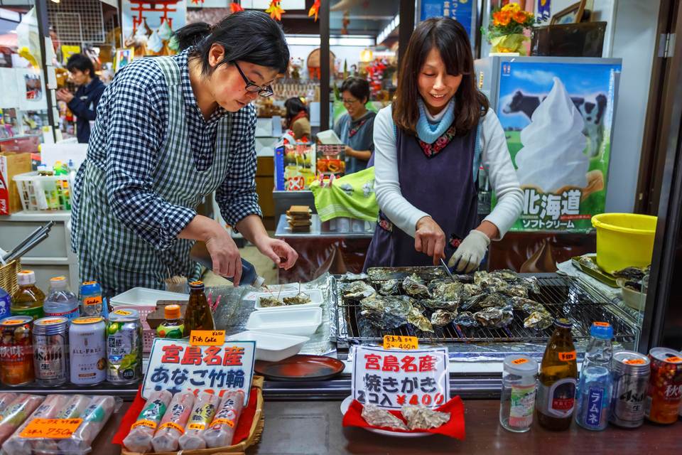 Omotesando shopping street, hiroshima travel blog (1)