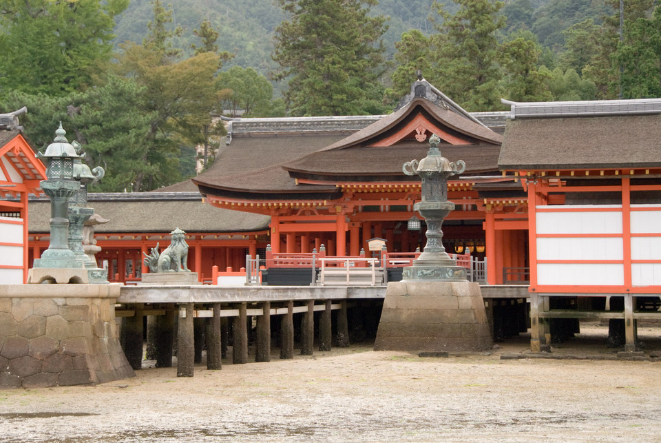 Miyajima Island & Itsukushima Shrine,hiroshima travel blog (1)