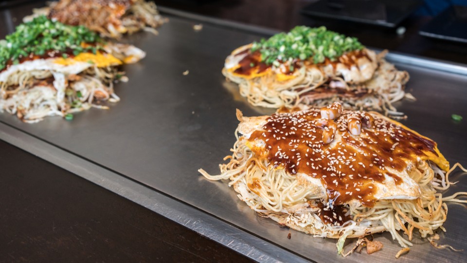 Okonomiyaki hiroshima travel blog (1)