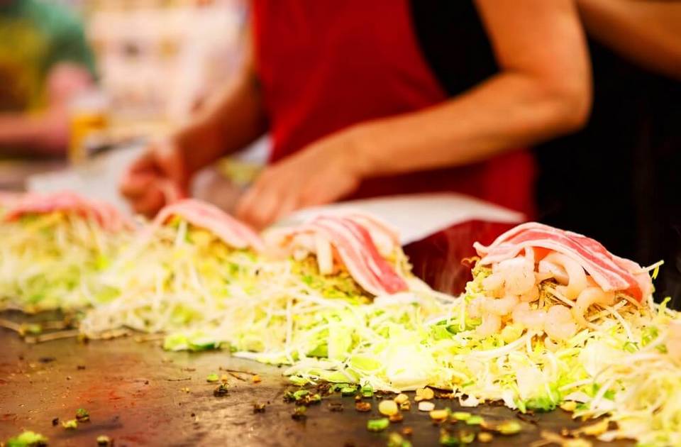 Okonomiyaki hiroshima travel blog (1)