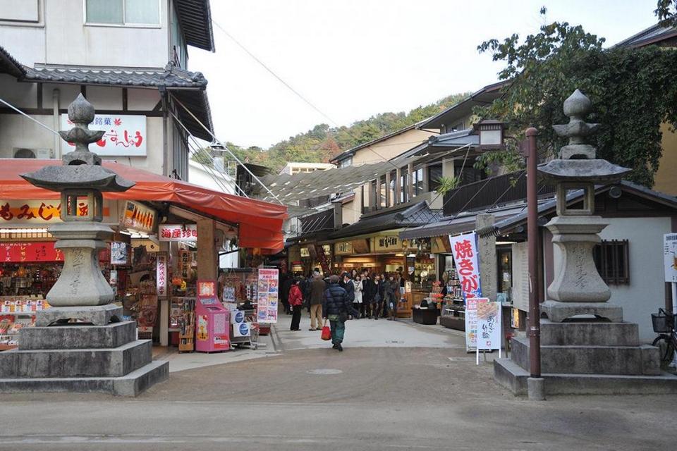 Omotesando shopping street, hiroshima travel blog (1)
