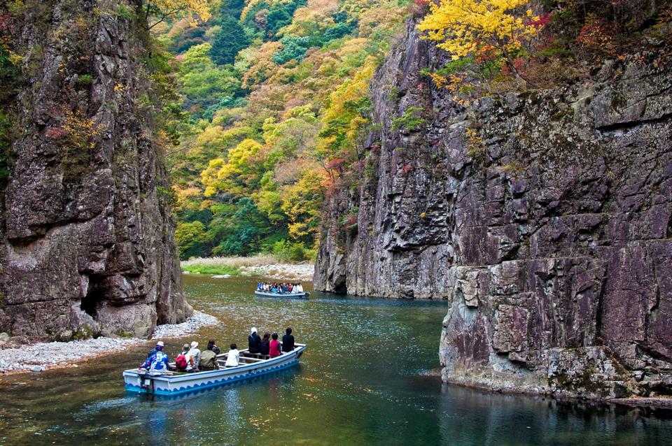 Sandankyo Gorge in autumn