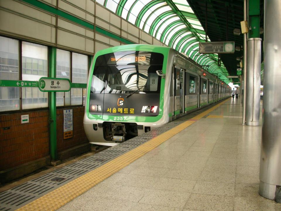 seoul subway train