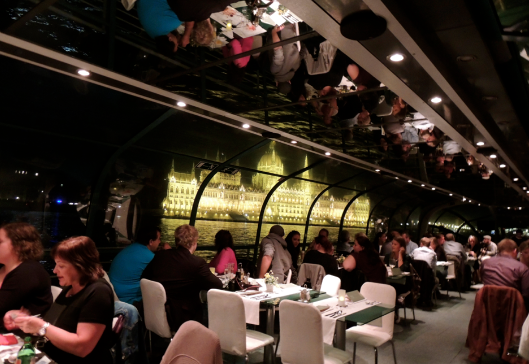 Danube-Dinner-Cruise-in-Budapest-on-Legenda-Sightseeing-Boat