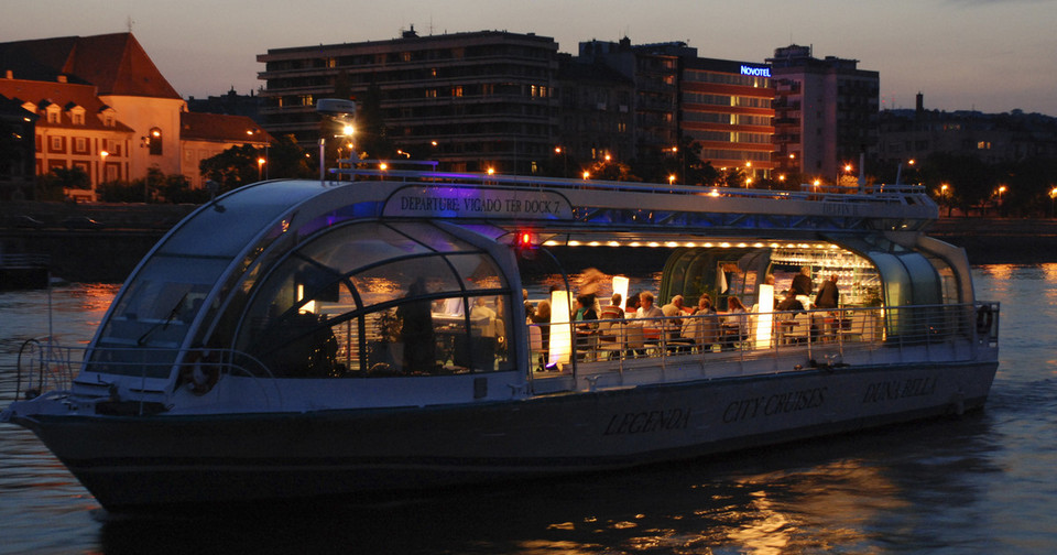 dining on a cruise