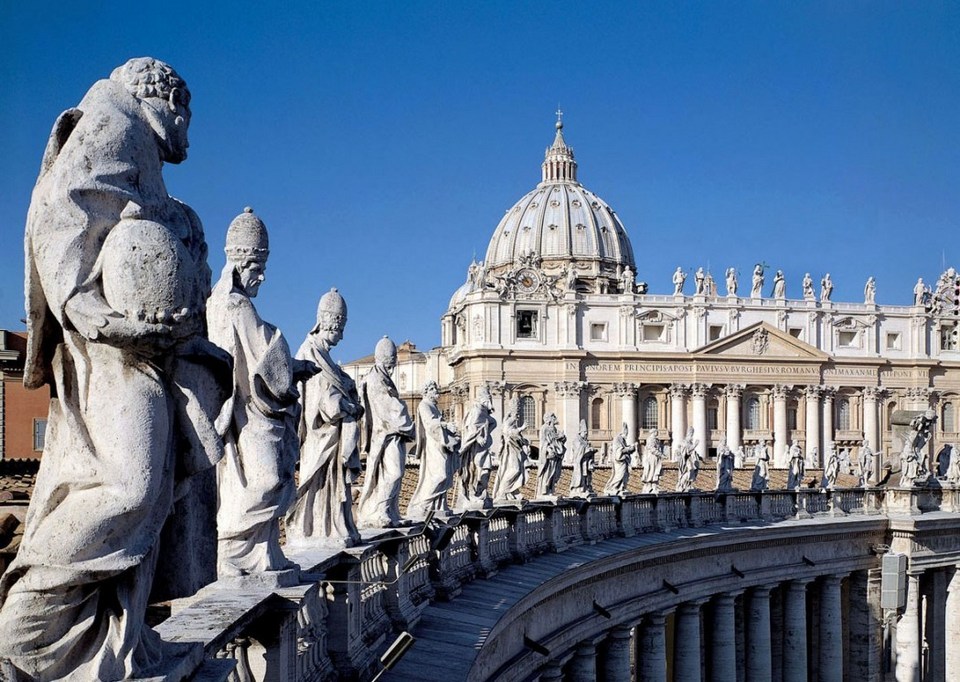 062917-St-Peters-Colonnato| rome travel blog