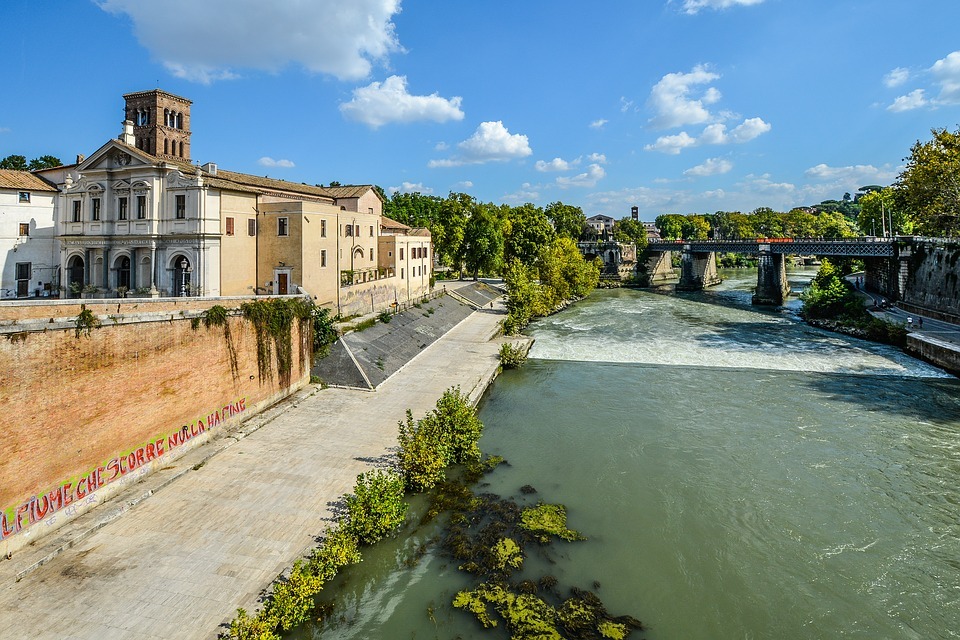 tiber river rome travel blog (2)