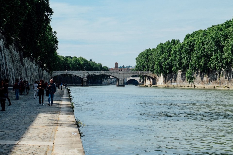 tiber river rome travel blog (2)