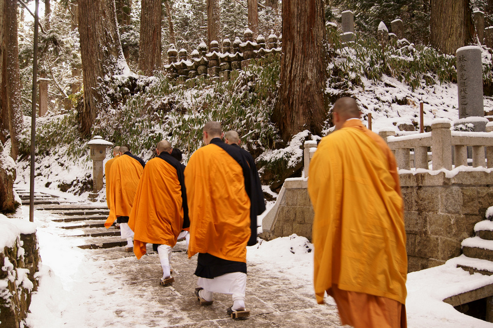 Experience the Buddhist life in Koyasan