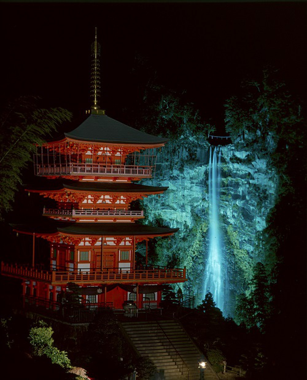 nachi falls at night
