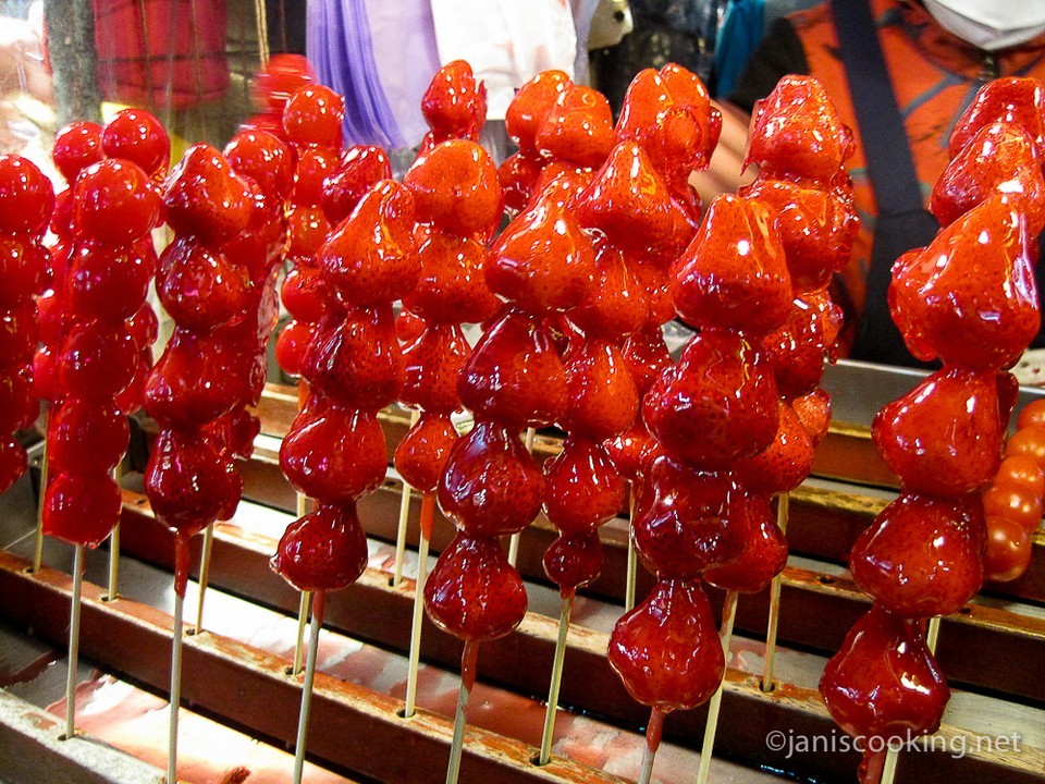 tanghulu fengjia night market must eat,taichung fengjia night market,what to eat at fengjia night market (1)