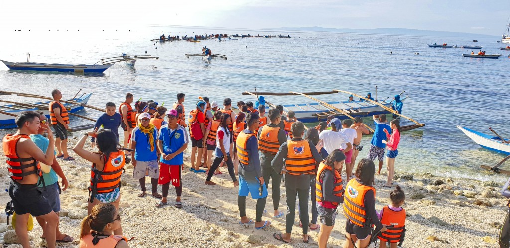 oslob whale watching tour (1)