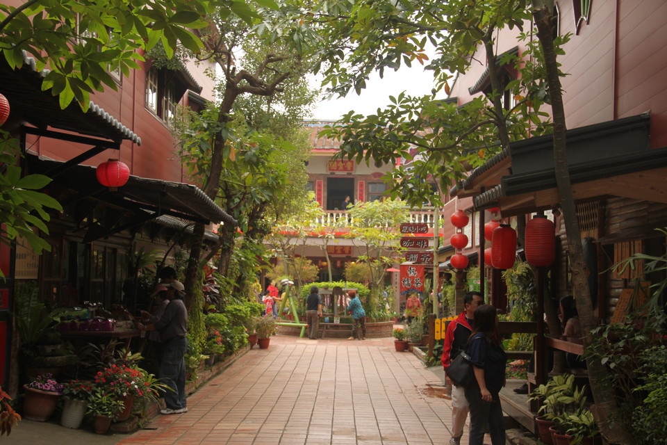 Visiting Meinong Folk Village,kaohsiung,qishan old street (9)