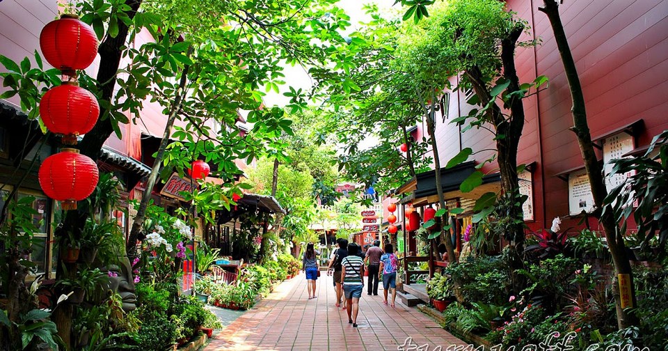 Visiting Meinong Folk Village,kaohsiung,qishan old street (1)