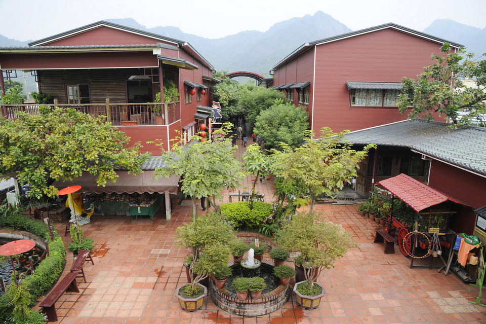 Visiting Meinong Folk Village,kaohsiung,qishan old street (1)