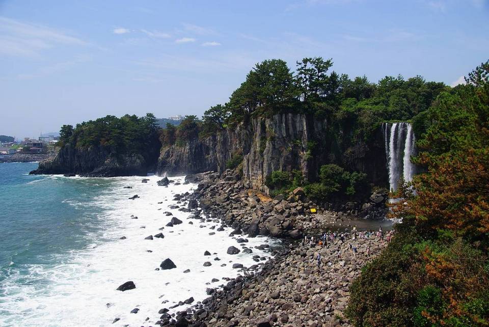 Jeonbang falls,jeju day trip,jeju island trip blog,jeju itinerary blog,jeju one day trip,jeju trip itinerary,one day in jeju (1)