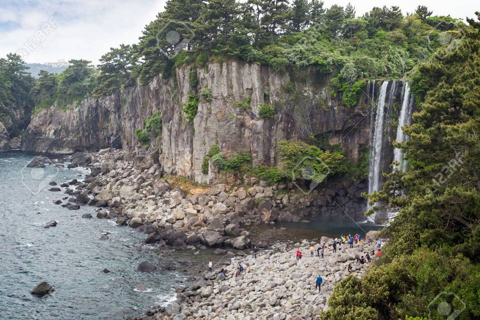 Jeonbang falls,jeju day trip,jeju island trip blog,jeju itinerary blog,jeju one day trip,jeju trip itinerary,one day in jeju (1)