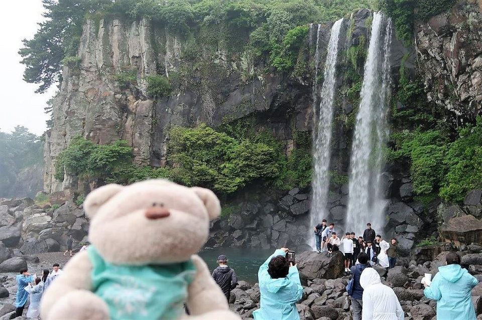 Jeonbang falls,jeju day trip,jeju island trip blog,jeju itinerary blog,jeju one day trip,jeju trip itinerary,one day in jeju (1)