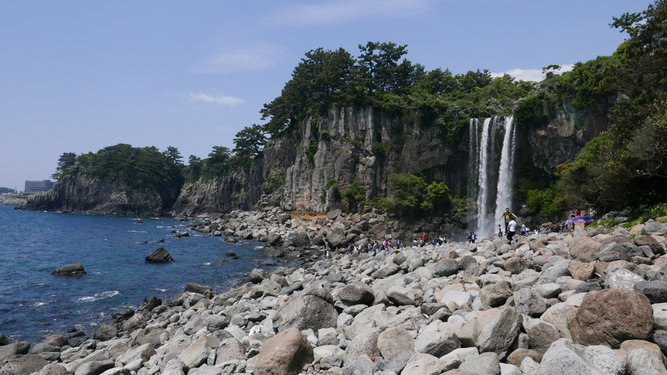 Jeonbang falls,jeju day trip,jeju island trip blog,jeju itinerary blog,jeju one day trip,jeju trip itinerary,one day in jeju (1)