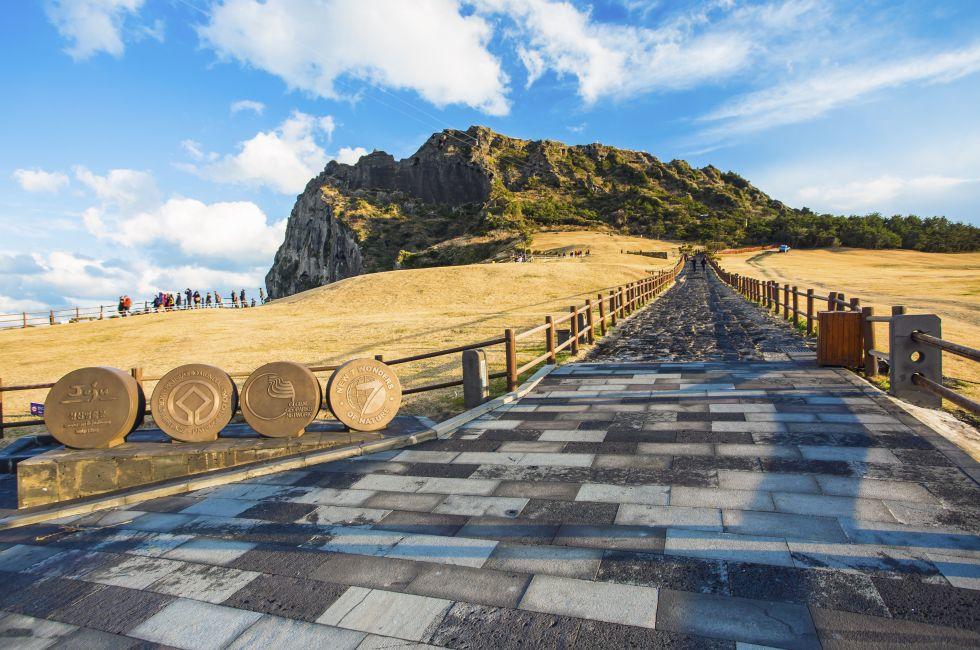 path-seongsan-ilchulbong-jeju-island-south-korea_980x650