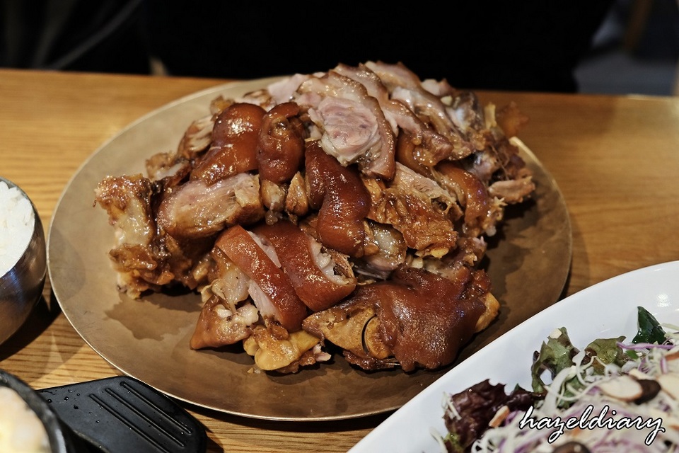 Legendary Jokbal (Braised Pig's Trotters),myeongdong food blog,myeongdong food guide,myeongdong must eat,what to eat in myeongdong