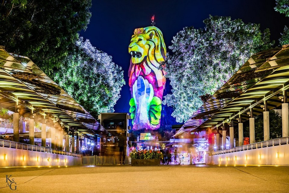 Merlion Walk at night