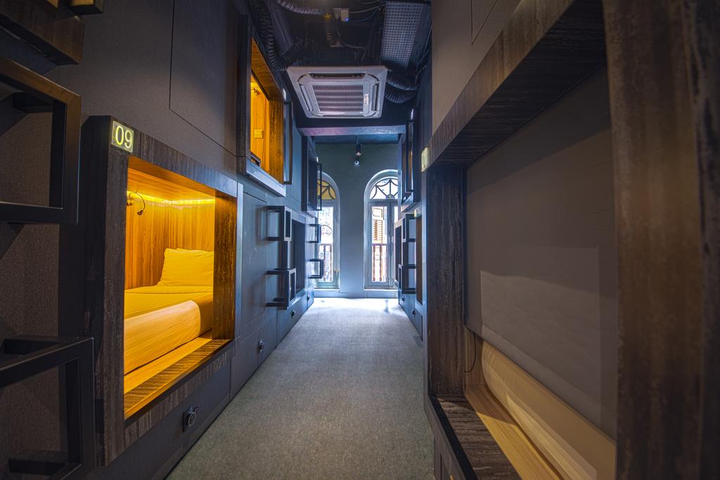 CUBE Boutique Capsule Hotel,places to stay in singapore cheap,where to stay in singapore cheap,where to stay in singapore on a budget (1)