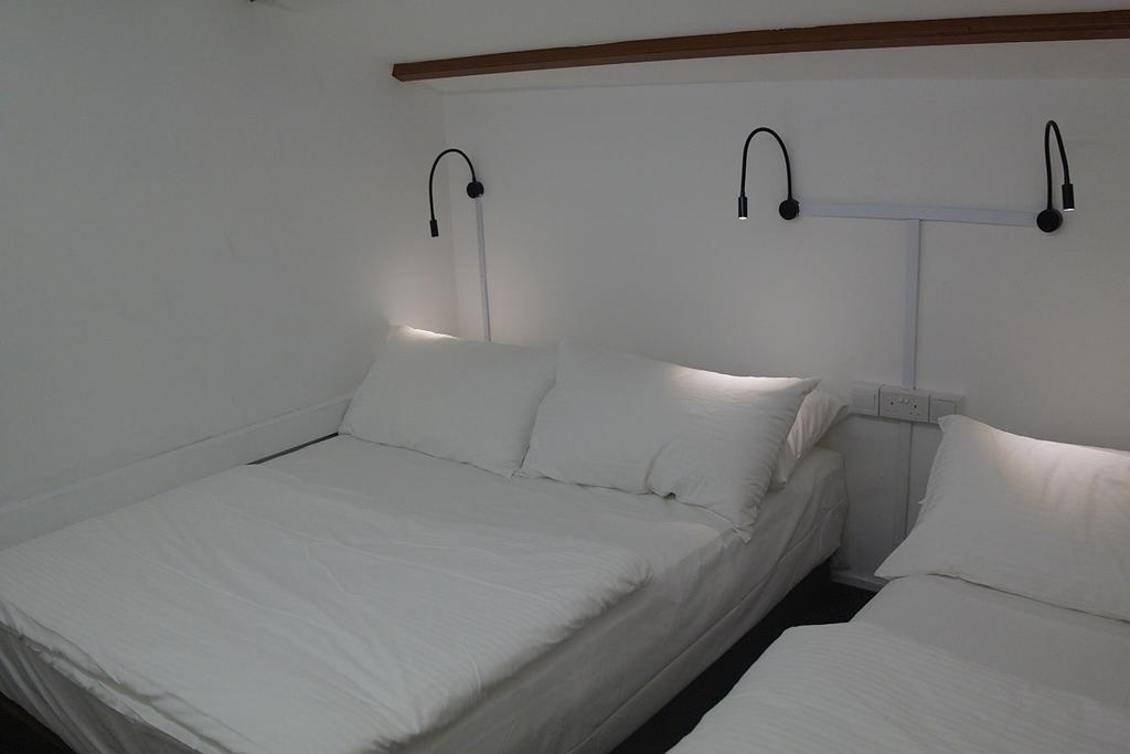 Wink Capsule Hostel @ Chinatown,best hostel in singapore,best place to stay in singapore on a budget,budget hostel in singapore (1)