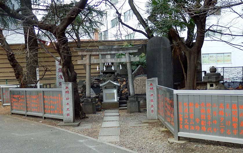 Hanazono Jinja Shrine,best neighborhoods in tokyo for tourist,best neighbourhoods in tokyo,coolest neighborhoods in tokyo (1)