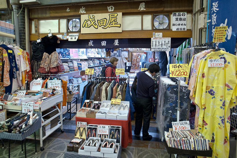 osaka-tenjinbashi,cheap shopping street in osaka (1)