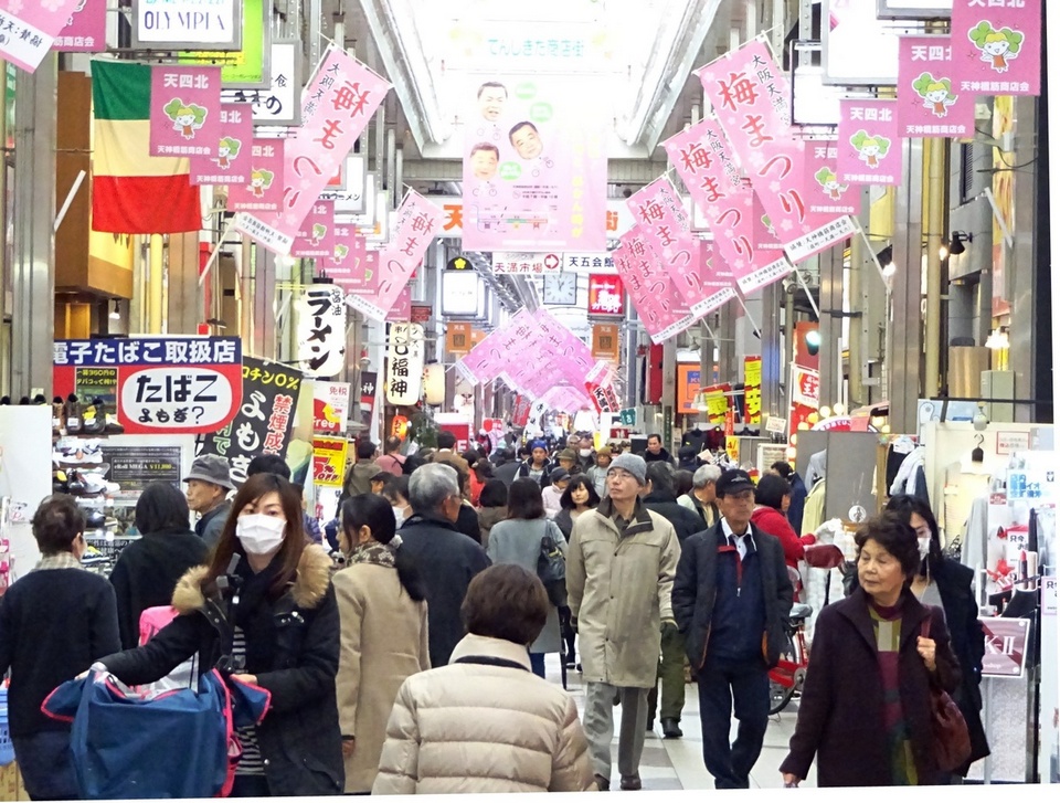 osaka-tenjinbashi,cheap shopping street in osaka (1)