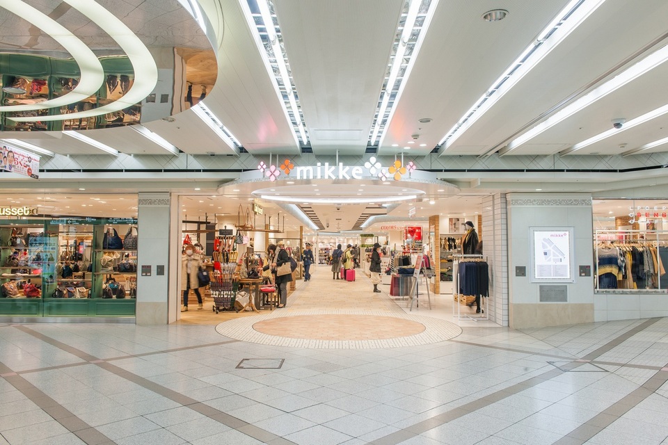 whity umeda Huge underground shopping mall in Umeda with more than 190 shops.