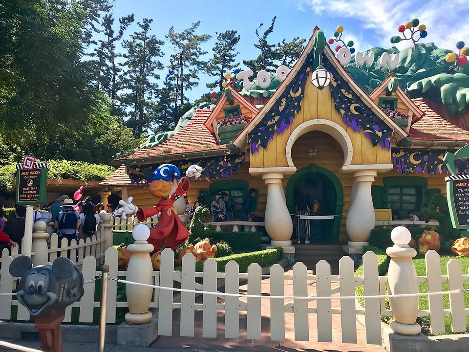 Colorful Toontown zone is suitable for both adults and children