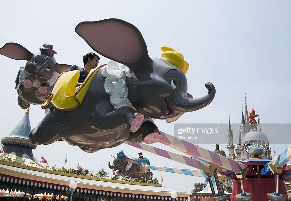 Dumbo the Flying Elephant2