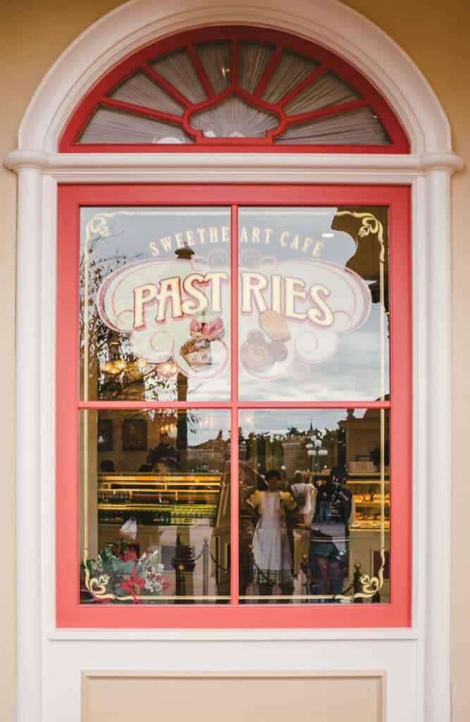 Having just set foot in Tokyo Disneyland you will come across so many cute shops.