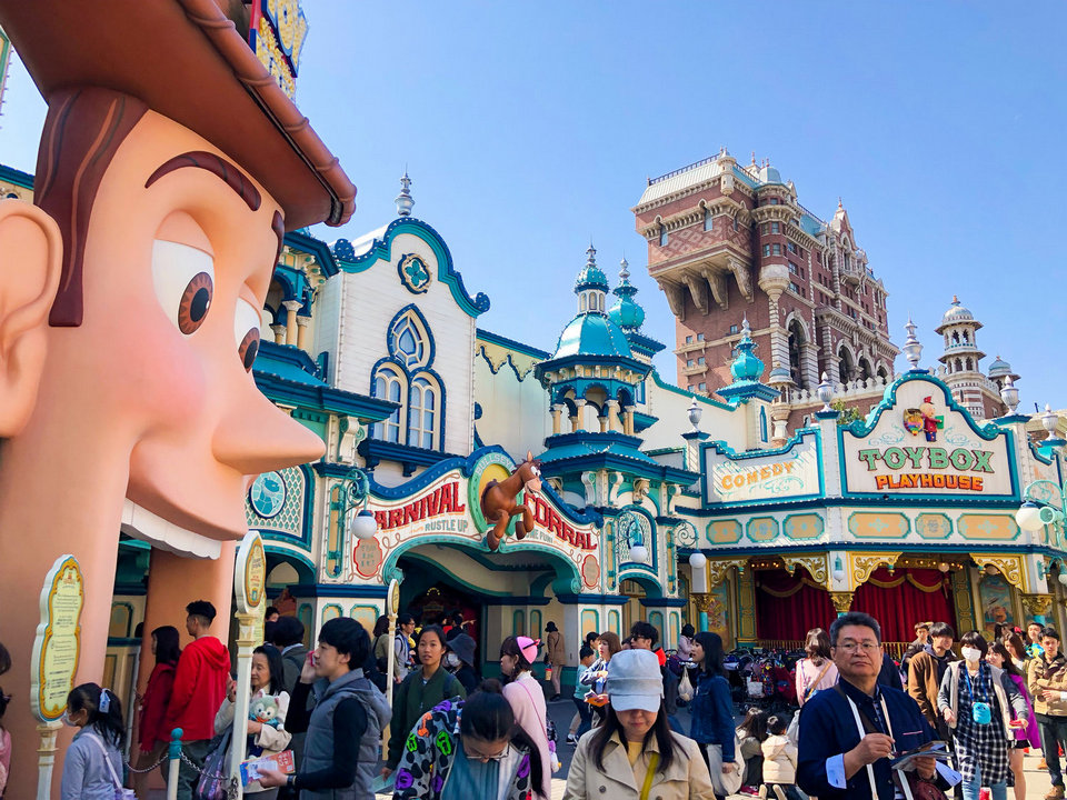 Start with the most famous game at DisneySea Tokyo – Toy Story Mania!