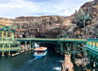 The mysterious island has the most beautiful scenery in DisneySea.