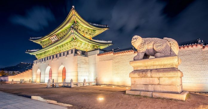 1Gwanghwamun_gate,5 grand palaces in seoul,5 palaces in seoul,5 palaces seoul,five grand palaces in seoul (1)