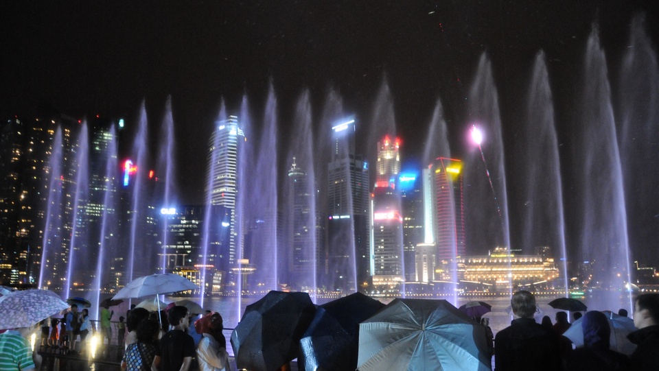 marina bay sand light show singapore,best place to go at night in singapore (1)