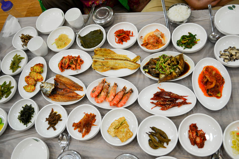 a full meal of Korean traditional cuisine