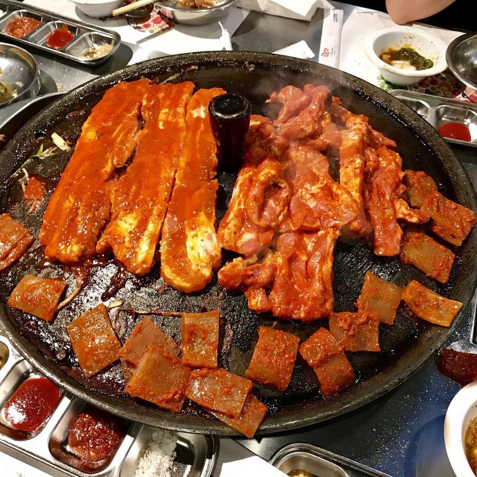 Dwaeji Ggupdaegi (Grilled pig skin) (10)