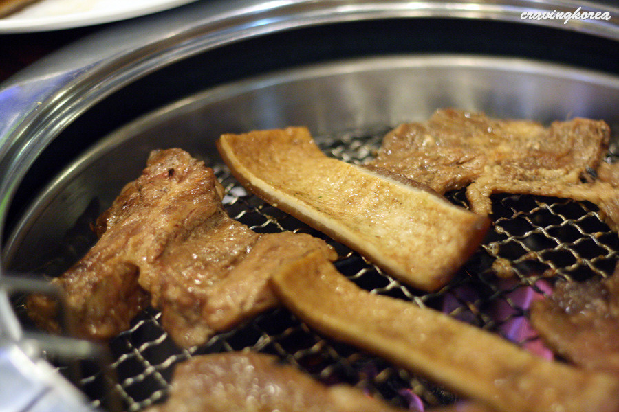 Dwaeji Ggupdaegi (Grilled pig skin) (2)