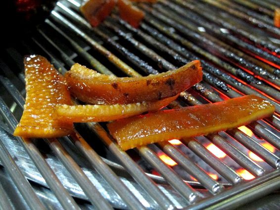 Dwaeji Ggupdaegi (Grilled pig skin) (8)