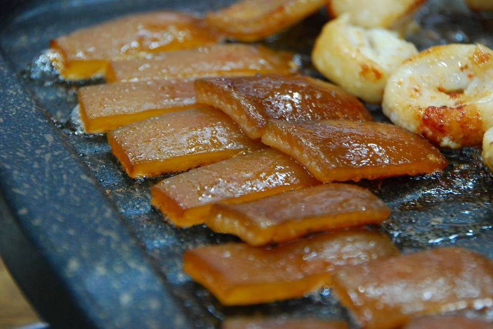 Dwaeji Ggupdaegi (Grilled pig skin) (9)
